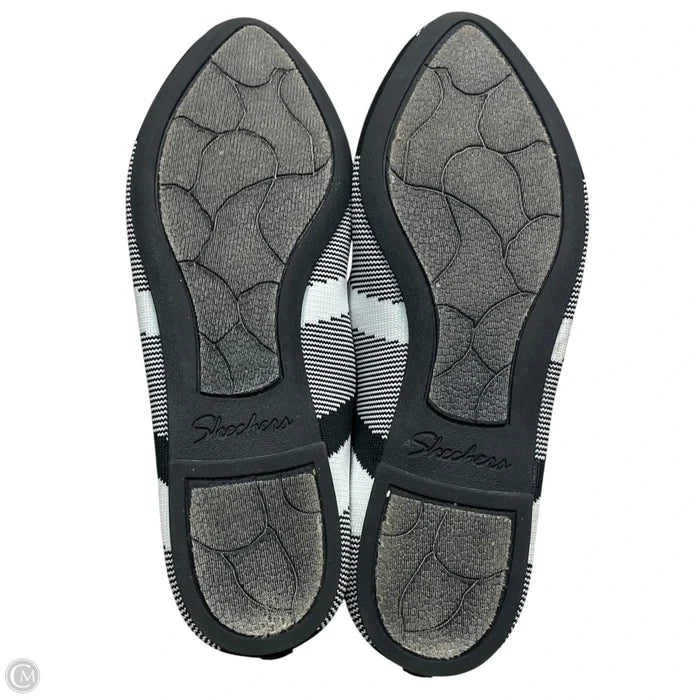 Shoes Flats By Skechers In Black & White, Size: 6.5