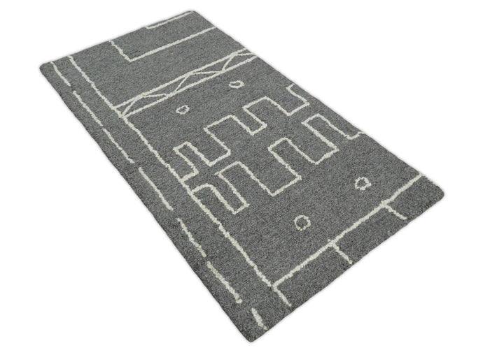 2x4 Gray and White Tribal Hand Hooked Textured Loop Area Rug | TRIB2 - The Rug Decor