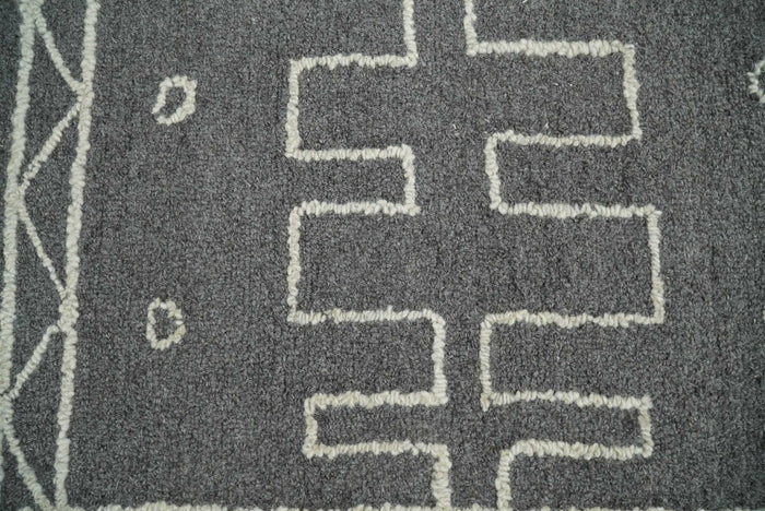 2x4 Gray and White Tribal Hand Hooked Textured Loop Area Rug | TRIB2 - The Rug Decor
