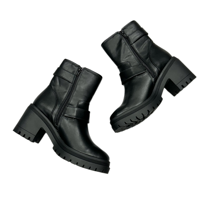 Boots Ankle Heels By Esprit In Black, Size: 7