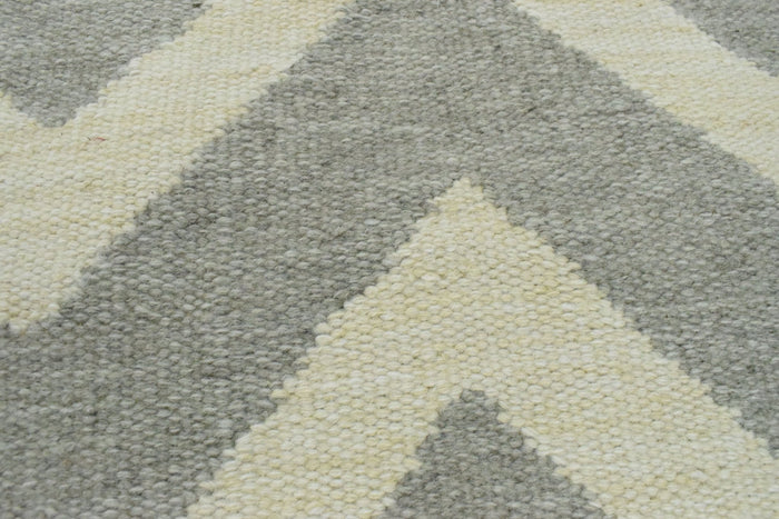 2x3 Dhurrie Rug, Gray and Beige Chevron Pattern Rug - The Rug Decor