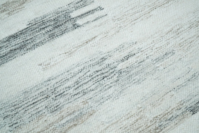 Ivory and Gray Kilim Rug made with fine wool and viscose | SE1 - The Rug Decor