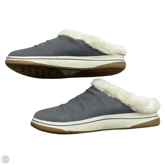 Shoes Flats By Clarks In Grey, Size: 7.5
