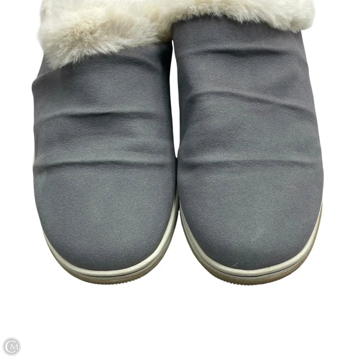 Shoes Flats By Clarks In Grey, Size: 7.5