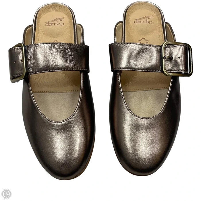 Shoes Flats By Dansko In Bronze, Size: 6.5