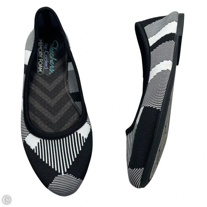 Shoes Flats By Skechers In Black & White, Size: 6.5