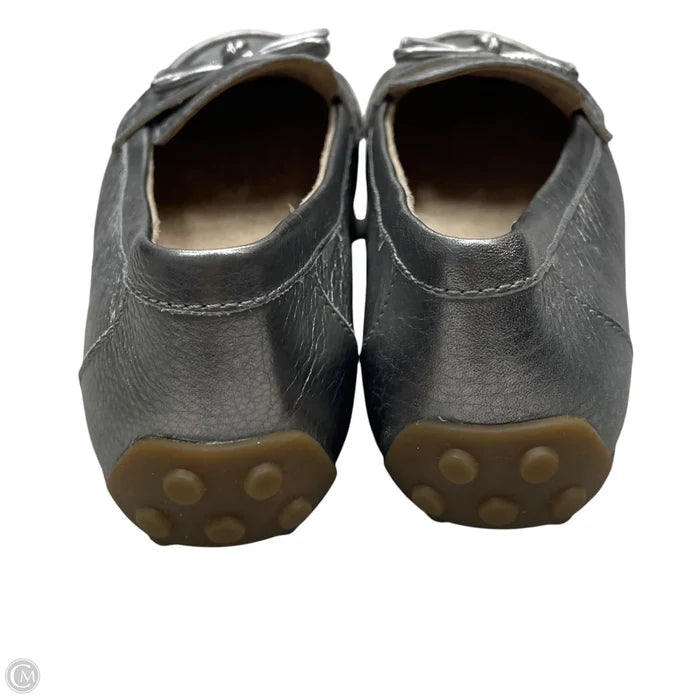 Shoes Flats By Vionic In Silver, Size: 6.5