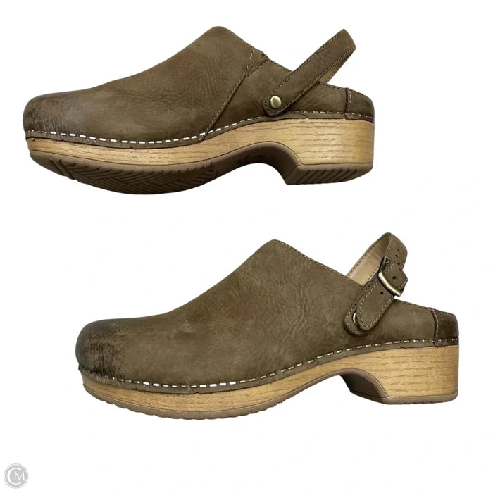 Shoes Heels Block By Dansko In Brown, Size: 6.5