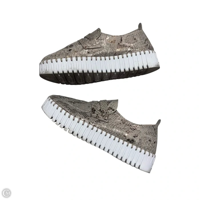 Shoes Sneakers By Ilse Jacobse In Snakeskin Print, Size: 6.5