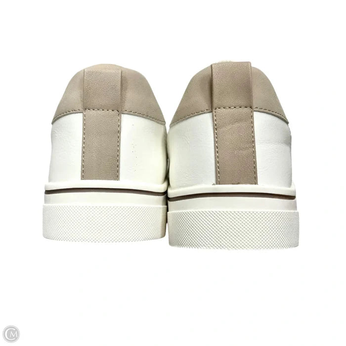 Shoes Sneakers By Mia In White, Size: 10