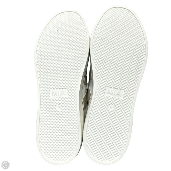 Shoes Sneakers By Mia In White, Size: 10